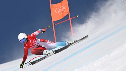 La Suissesse Corinne Suter décroche la médaille d'or devant les deux Italiennes Sofia Goggia et Nadia Delago.