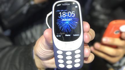 Le célébrissime Nokia 3310 revisité en plus petit mais fidèle à l'original (RADIO FRANCE/ JEROME COLOMBAIN)