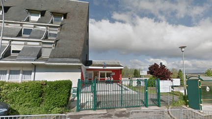 L'entrée du collège de Sancerre, dans le Cher. (GOOGLE STREET VIEW / FRANCEINFO)