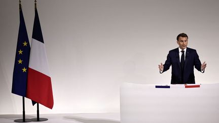 Le président Emmanuel Macron lors d'une conférence de presse au Pavillon Cambon, à Paris, le 12 juin 2024. (STEPHANE DE SAKUTIN / AFP)