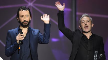 Avec "Mandarine", le groupe Les Innocents a remporté le prix de l'album rock de l'année lors des 31e Victoires de la musique, vendredi 12 février 2016 à Paris. (BERTRAND GUAY / AFP)