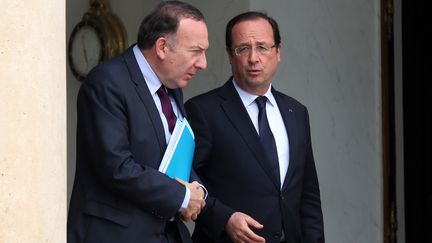 Fran&ccedil;ois Hollande et Pierre Gattaz, pr&eacute;sident du Medef, &agrave; l'Elys&eacute;e, le 4 juillet 2013.&nbsp; (THOMAS SAMSON / AFP)