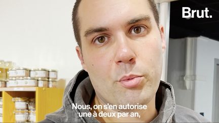 “Moi, j’ai fait mes études à Lille, donc la bière, on va dire, coulait à flots…” Frère Matthieu est moine et brasseur. Au sein de l'abbaye de Saint-Wandrille en Normandie, il produit la seule bière de France brassée dans un monastère.