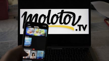 La plateforme Molotov consultée sur un smartphone, le 15 septembre 2020. (ANTOINE WDO / HANS LUCAS / AFP)