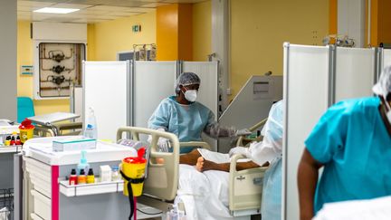 L'unité accueillant les malades du Covid-19 au CHU de Pointe-à-Pitre (Guadeloupe) lors d'une précédente vague de l'épidémie, le 24 septembre 2020. (LARA BALAIS / AFP)