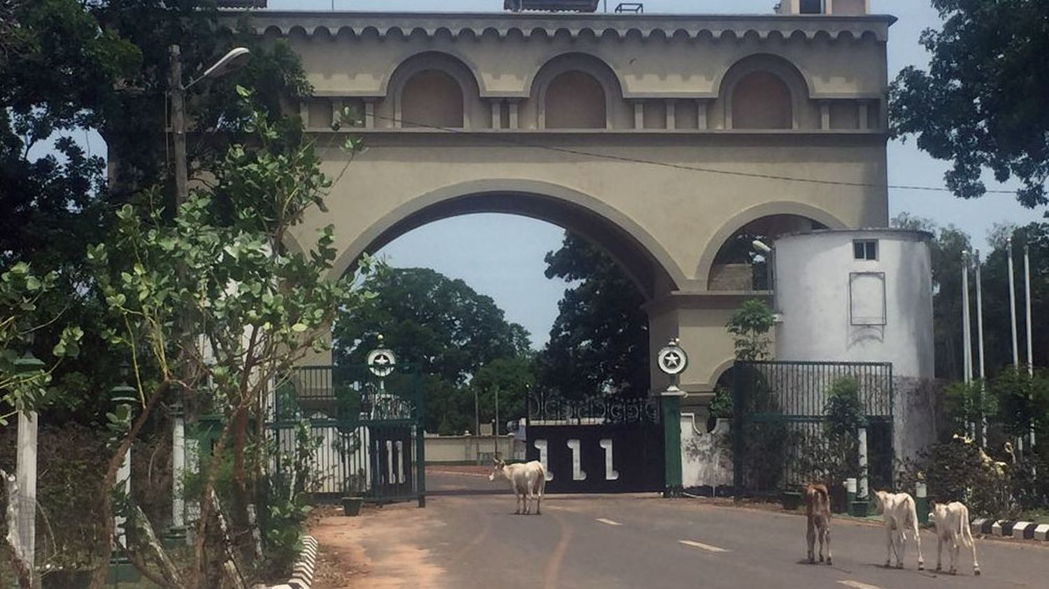 LA PHOTO. Gambie : Le Palais Abandonné De L’ancien Président Yahya Jammeh