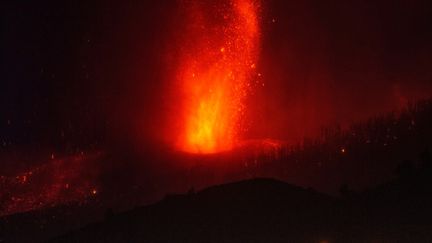 Espagne : le torrent de lave du volcan Cumbre Vieja est-il inarrêtable ?