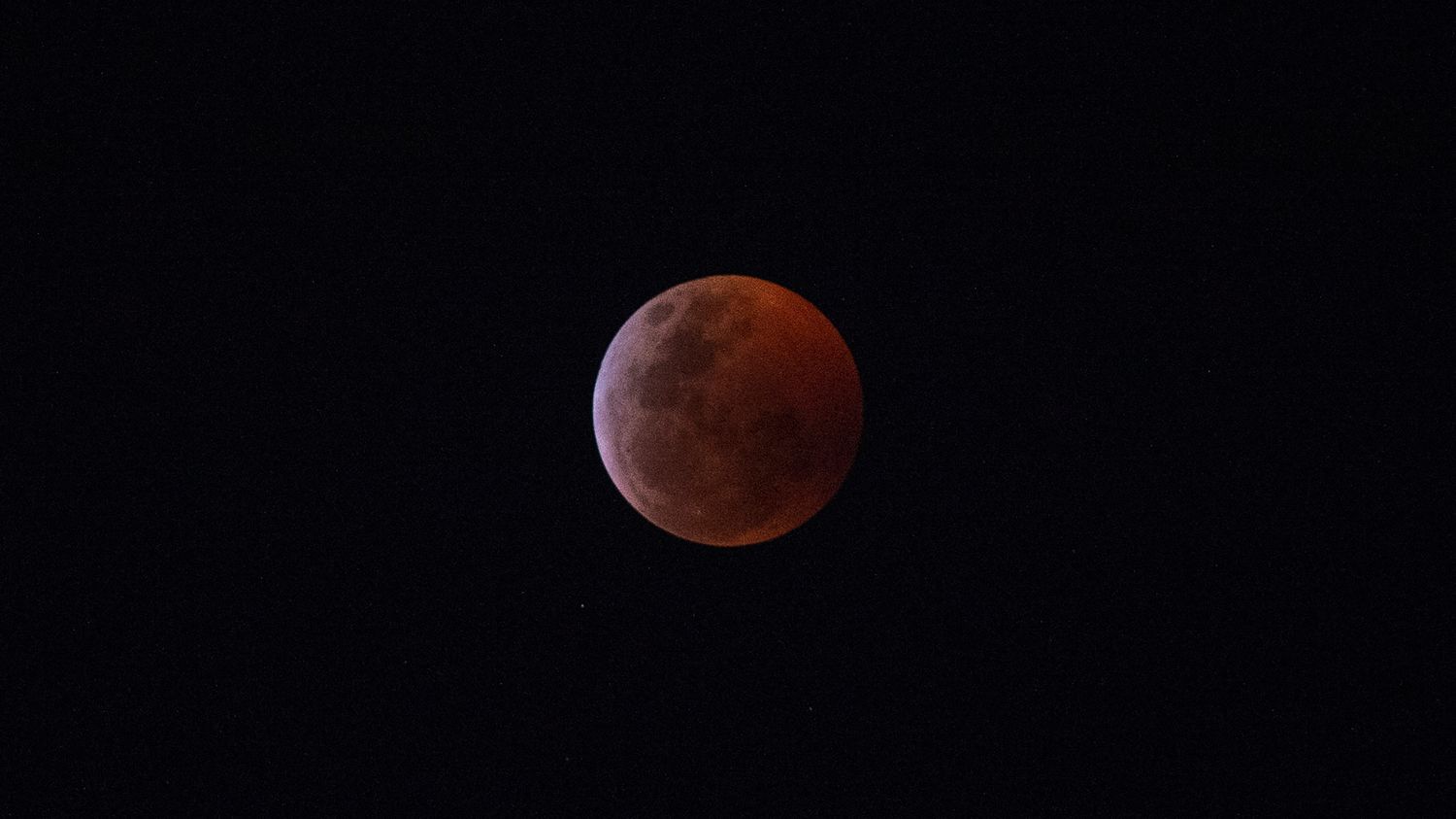 Eclipse la "super lune de sang"