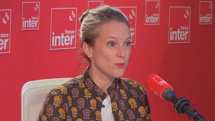 Lucie Castets, candidate du NFP pour Matignon, au micro de France Inter le mardi 27 août 2024. (FRANCE INTER / RADIOFRANCE)