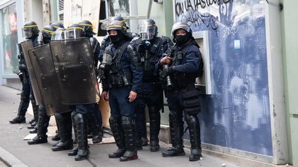 1er-Mai : des violences côté manifestants, mais aussi chez les policiers