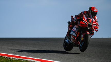 L'Italien Francesco Bagnaia a remporté le GP du Portugal, le 26 mars 2023. (PATRICIA DE MELO MOREIRA / AFP)