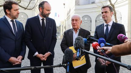 Le président du Conseil scientifique, Jean-François Delfraissy (le troisième en partant de la gauche), le 13 mars 2020 à Paris, aux côtés du ministre de l'Intérieur, Christophe Castaner, du Premier ministre, Edouard Philippe, et du ministre de la Santé, Olivier Véran. (LUDOVIC MARIN / AFP)