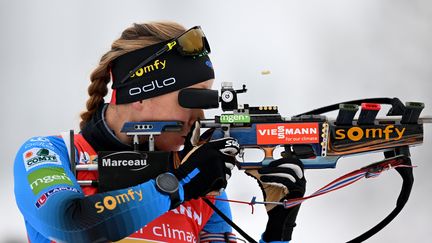 Anaïs Bescond et l'équipe de France n'ont pas atteint le podium du relais mixte d'Oberhof, samedi. (HENDRIK SCHMIDT / DPA)