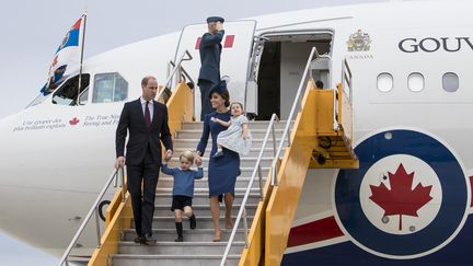 VIDEO. Le prince William, Kate Middleton et leurs enfants arrivent au Canada