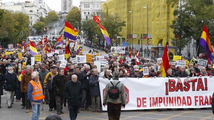 Des manifestants réclamant la reconnaissance des crimes de Franco, le 22 novembre 2015 à Madrid (Espagne). (PACO CAMPOS / SIPA / EFE)