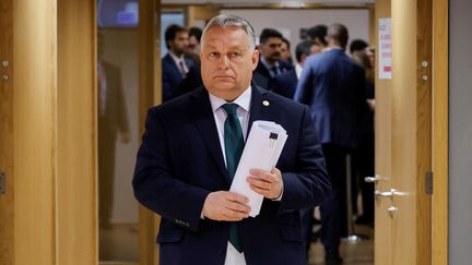 Le Premier ministre hongrois Viktor Orban au sommet extraordinaire du Conseil européen, le 1er février 2024 à Bruxelles (Belgique). (LUDOVIC MARIN / AFP)