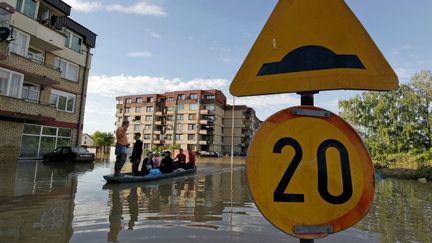  (Les eaux n'étaient toujours pas redescendues en Bosnie mardi © Reuters - Srdjan Zivulovic)