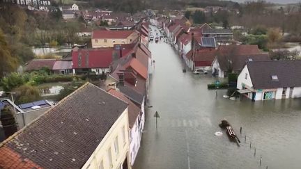 Trois départements de l’est — l’Ain, le Jura et la Haute-Savoie — seront placés jeudi 26 septembre en vigilance orange pluie-inondation. Face aux risques d’inondations, le Sénat préconise de renforcer les moyens de pompage.