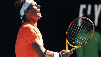 Rafael Nadal lors du premier tour de l'Open d'Australie 2021, le 9 février à Melbourne. (DAVID GRAY / AFP)