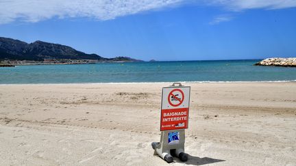 À Marseille, plage interdite à la baignade, le 7 juin 2019, pour des raisons de pollution. (MAXPPP)