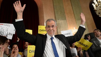 Alexander Van der Bellen au soir du second tour de l'élection présidentielle,&nbsp;le 22 mai 2016, à Vienne (Autriche). (ROLAND SCHLAGER / APA / AFP)