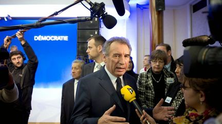 Fran&ccedil;ois Bayrou, &agrave; l'occasion du dernier des forums programmatiques de sa campagne, &agrave; la Maison de la Chimie, &agrave; Paris, le 25 f&eacute;vrier 2012. (BERTRAND LANGLOIS / AFP)