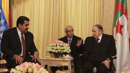 Le président vénézuélien, Nicolas Maduro, s'entretient à Alger avec le président Abdelaziz Bouteflika (janvier 2015). (Reuters/ Miraflores palace)