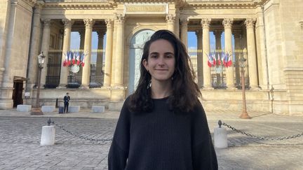 Fanny (22 ans), étudiante et bénévole à la Fresque du Climat. Elle participe à la COP26&nbsp;de Glasgow. (MANON MELLA / FRANCEINFO)