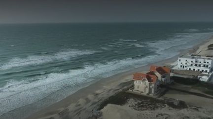 Environnement : l'érosion de la dune de Biscarrosse menace des bâtiments emblématiques