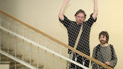 Oleg Vorotnikov (à d) et Leonid Nikolaev, deux artistes du groupe radical Voïna, avant leur procès en mars 2011
 (Kirill Kudryavtsev / AFP)