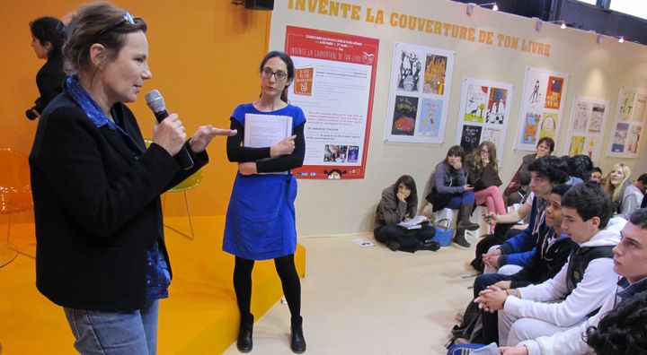 Marie Desplechin a rencontré des collégiens au Salon du livre pour parler de La classe (Odile Jacob)
