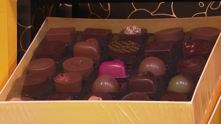 À l'approche des fêtes de fin d'année, les chocolatiers sont en effervescence. La période de Noël représente une part importante de leur chiffre d'affaires annuel. (France 2)