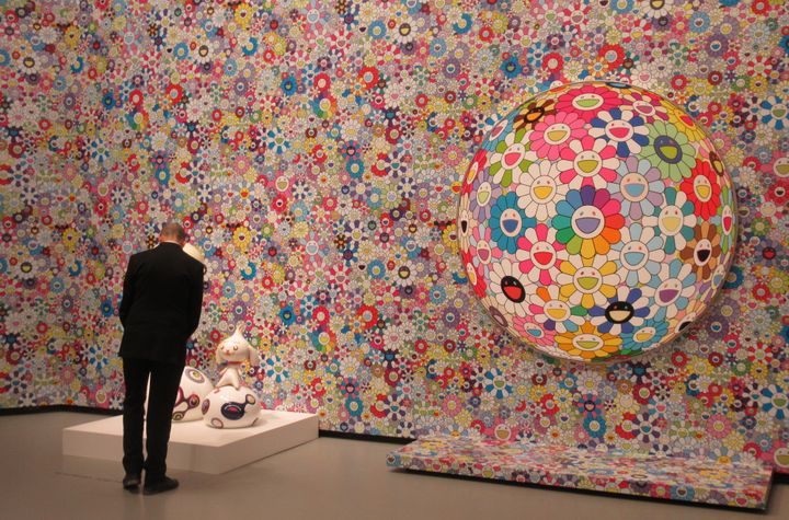 L'accès à l'exposition "Au diapason du Monde", qui présente des oeuvres modernes comme le "Flower Ball" de Takeshi Murakami est gratuit pour les visiteurs de 19 heures à 1 heure du matin samedi soir.
 (Sabine Glaubitz / DPA)