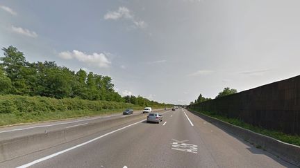 Un d&eacute;tenu a &eacute;t&eacute; tu&eacute; par balle mardi 26 ao&ucirc;t 2014 par un gendarme sur l'autoroute A35 vers Colmar (Haut-Rhin).&nbsp; (GOOGLE STREET VIEW / FRANCETV INFO )