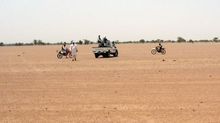 Des combattants du groupe islamiste arm&eacute; Ansar Dine patrouillent &agrave; Kidal, dans le nord-est du Mali. (ROMARIC OLLO HIEN / AFP)