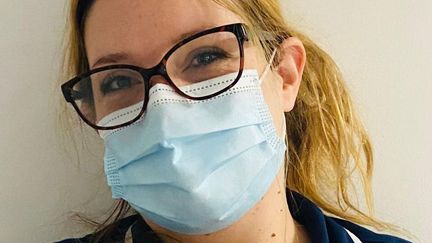 Holly est infirmière au service d’oncologie d’un hôpital du Nord de l’Angleterre. Sur franceinfo, elle dit vivre ses années les plus dures professionnellement. (FRANCEINFO / RADIOFRANCE)