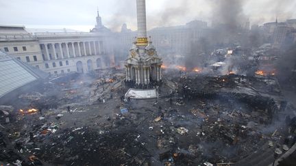 Vue aérienne de la place de l'Indépendance de Kiev (Ukraine), le 19 février 2014. La révolte dans le pays&nbsp;a conduit à la destitution, trois jours plus tard, du président Viktor Ianoukovytch. (Olga Yakimovich / REUTERS)