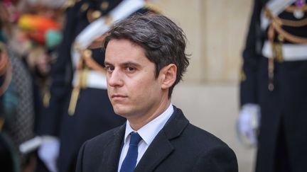 Gabriel Attal, nouveau Premier ministre français, lors de la passation de pouvoir à Matignon, le 9 jnavier 2024. (LUC NOBOUT / MAXPPP)