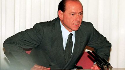 Silvio Berlusconi, le 22 décembre 1994. (PATRICK HERTZOG / AFP)