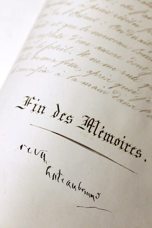 Dernière page du manuscrit des "Mémoires d'outre-tombe" de Chateaubriand, signé de sa main
 (THOMAS SAMSON / AFP )