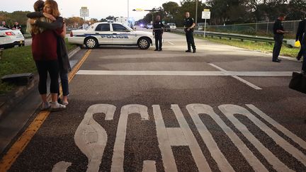 Parkland (Floride), le 15 février, au lendemain de la tuerie qui a fait 17 morts dans un lycée. (MARK WILSON / GETTY IMAGES)