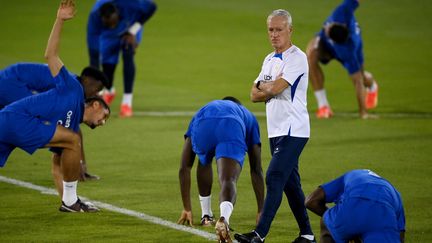 Didier Deschamps et les Bleus à l'entraînement, le 20 novembre 2022 à Doha au Qatar.&nbsp; (FRANCK FIFE / AFP)