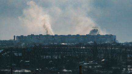 La ville de Bakhmout, dans l'est de l'Ukraine, le 16 février 2023. (YASUYOSHI CHIBA / AFP)