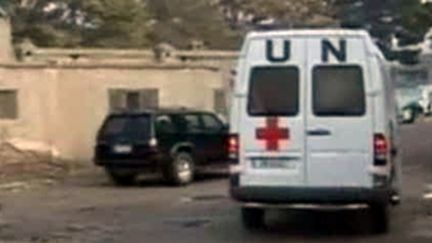 Une ambulance de l'Onu intervient après l'attentat ayant frappé une maison d'hôtes des Nations Unies à Kaboul (28/10/09) (© France 2)