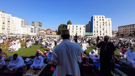 La prière de l'Aïd-el-Kebir à Ivry -sur-Seine (Val-de-Marne), le 31 juillet 2020. (VALENTIN DUNATE / RADIOFRANCE)