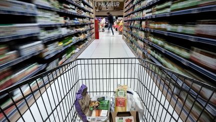 Dans un supermarché près de Toulouse (Haute-Garonne), le 7 décembre 2022. (LIONEL BONAVENTURE / AFP)