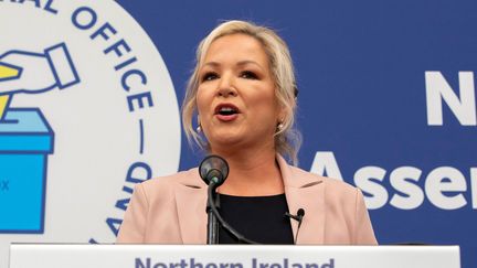 Michelle O'Neill, dirigeante du Sinn Fein en Irlande du Nord, à&nbsp;Magherafelt (Royaume-Uni), le 7 mai 2022. (PAUL FAITH / AFP)