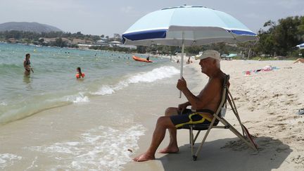 La plage d'Ajaccio en Corse, le 19 juillet 2023. (PASCAL POCHARD-CASABIANCA / AFP)