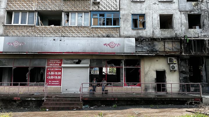 En un an de combats et de bombardements, Marioupol a été détruite à plus de 40%. 90% des bâtiments de la ville sont endommagés. (SYLVAIN TRONCHET / RADIO FRANCE)