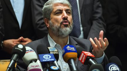 Le leader du Hamas, Khaled Meshaal, apr&egrave;s&nbsp;l'annonce d'un accord de cessez-le-feu entre Isra&euml;l et le Hamas, mercredi 21 novembre, au Caire. (GIANLUIGI GUERCIA / AFP)